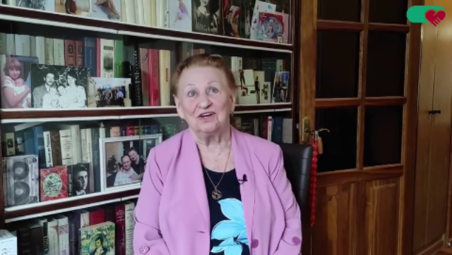 «Как бы я не пыталась перейти в другую сферу, какие-то высшие силы возвращали меня»: Ирина Михайловская рассказала о своём опыте работы сиделкой.